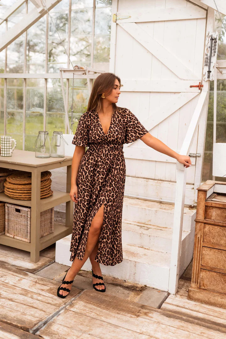 STELLA™  Bold & Elegant Leopard Print Maxi Dress